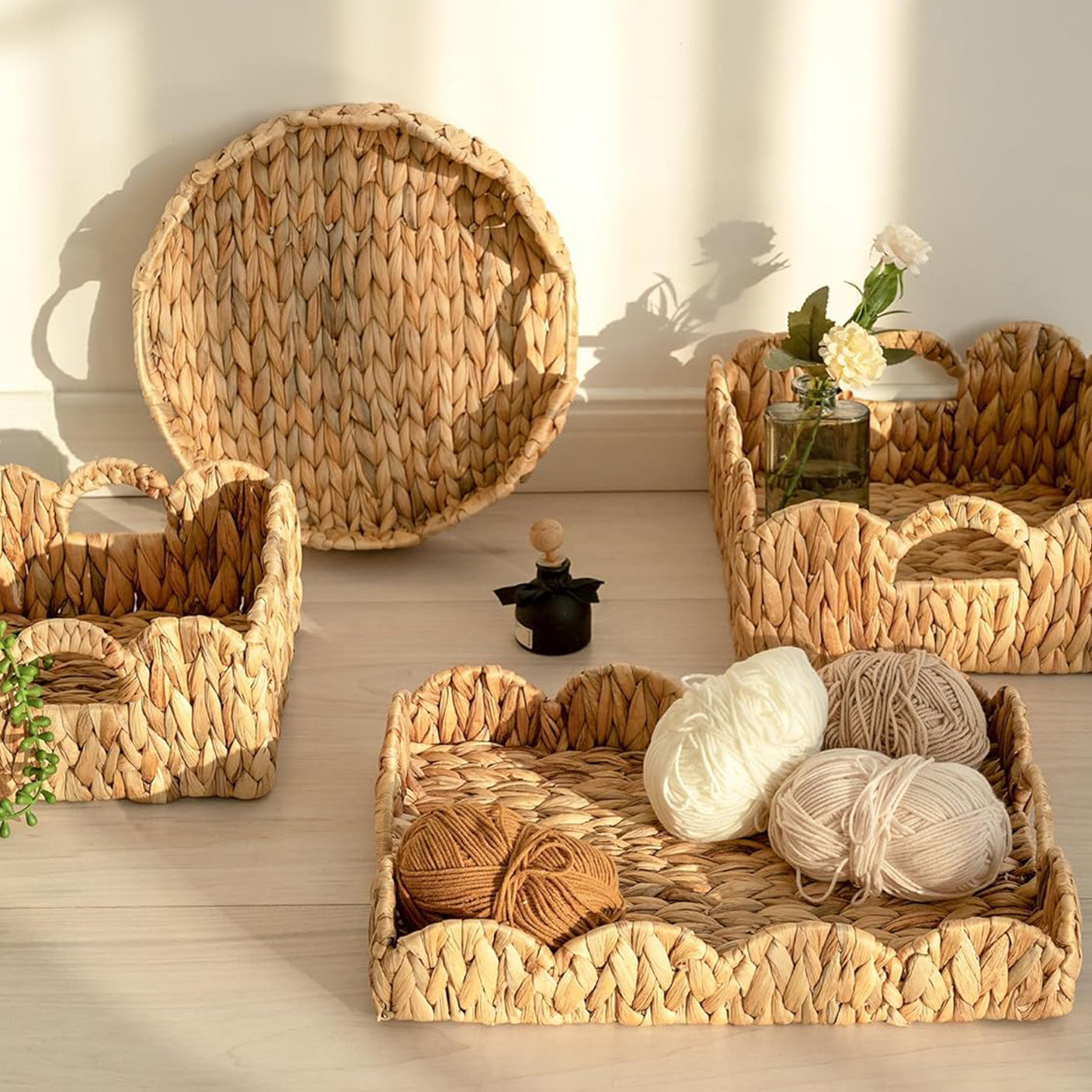 Wicker Scalloped Edge Serving Tray, Rectangle Tray with Built-in Handles, Hand-Woven Scalloped Rattan Tray, Wicker Trays for Décor