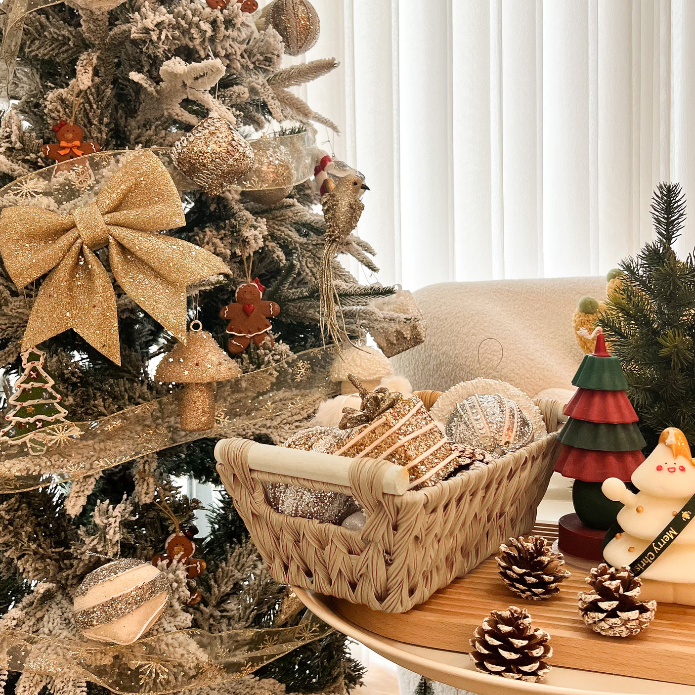 Trapezoidal Wicker Baskets with Wooden Handles