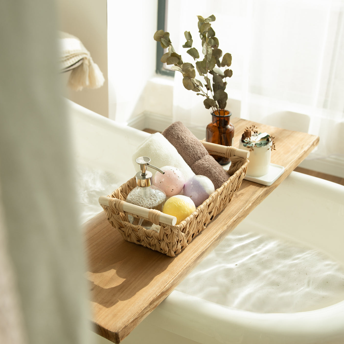 Trapezoidal Wicker Baskets with Wooden Handles